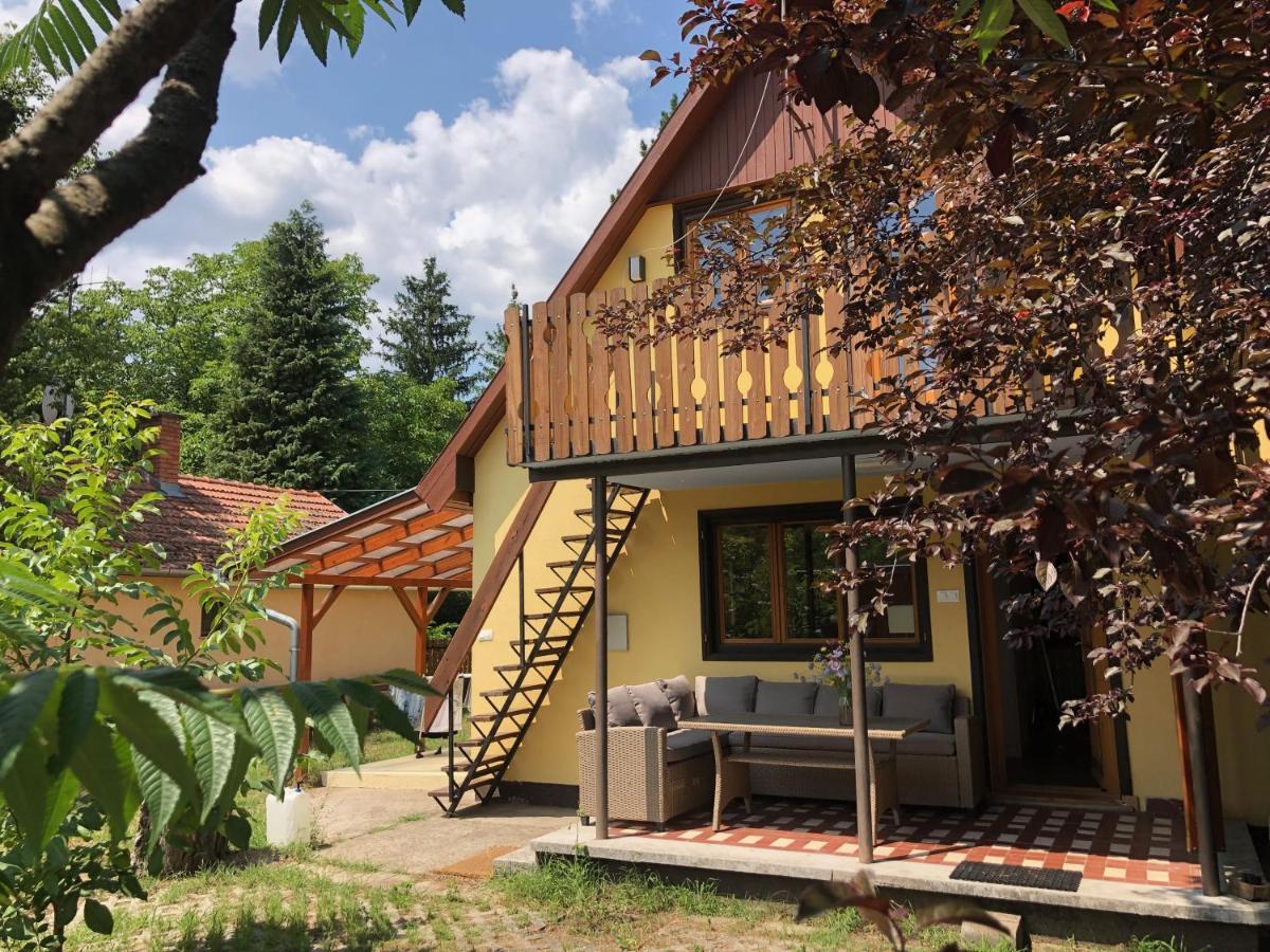 Forest-Side Home By Recreational Lake Kunfeherto Exterior foto